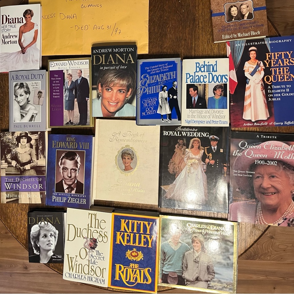 Large Royal Family Collection - Picture 5 of 13